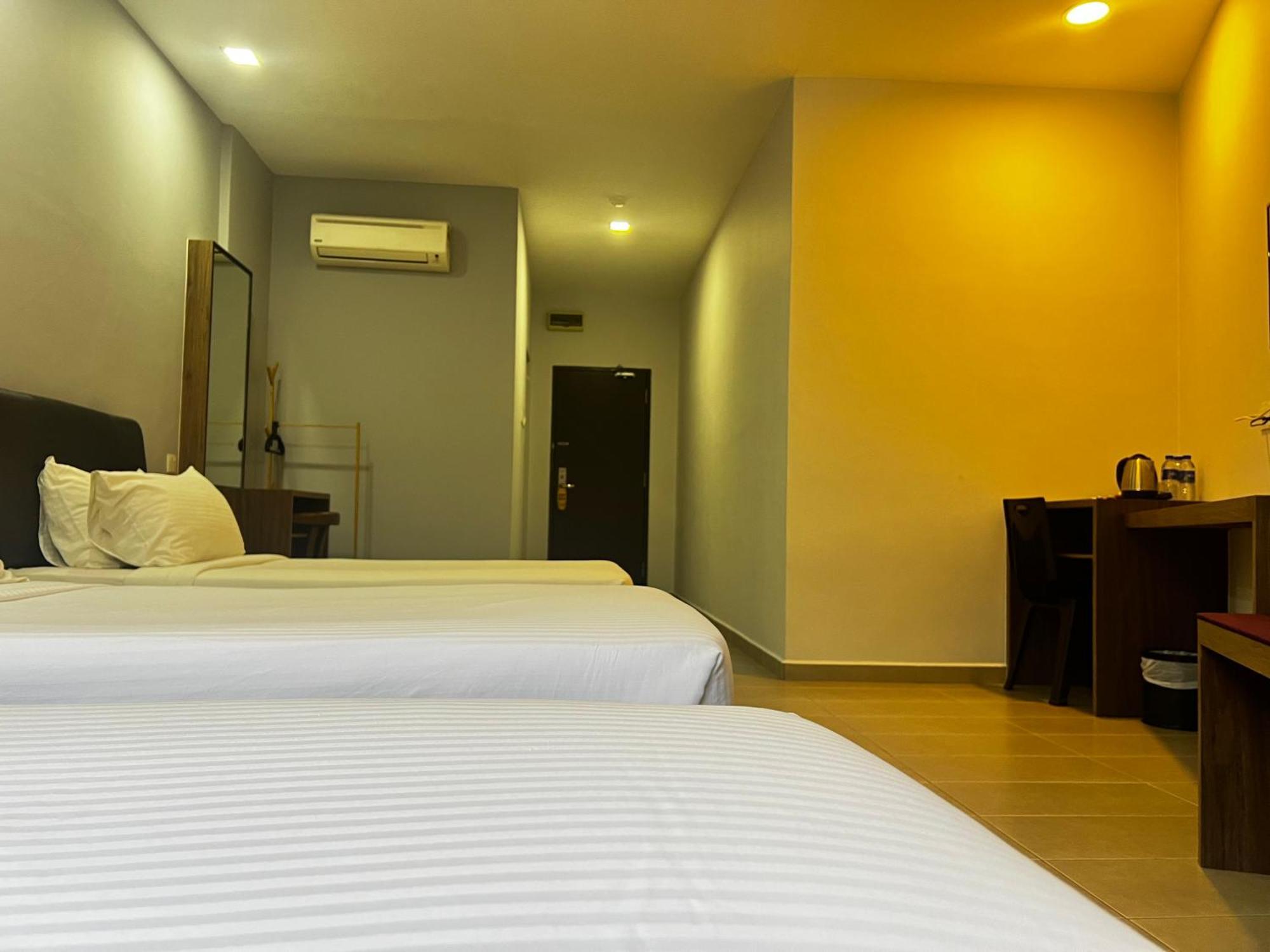 SiN LiEN HOTEL Kluang Exterior foto